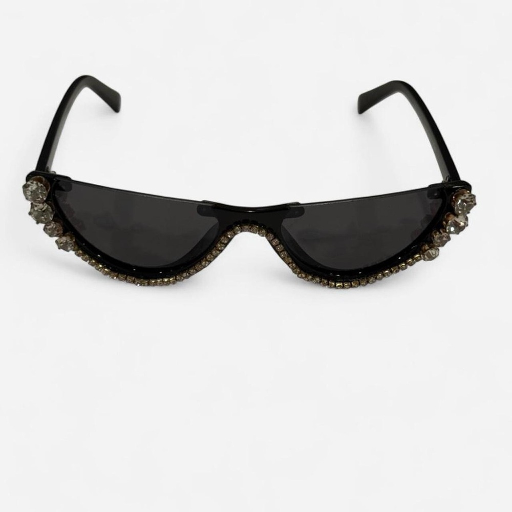 Elegant Black Embellished Sunglasses